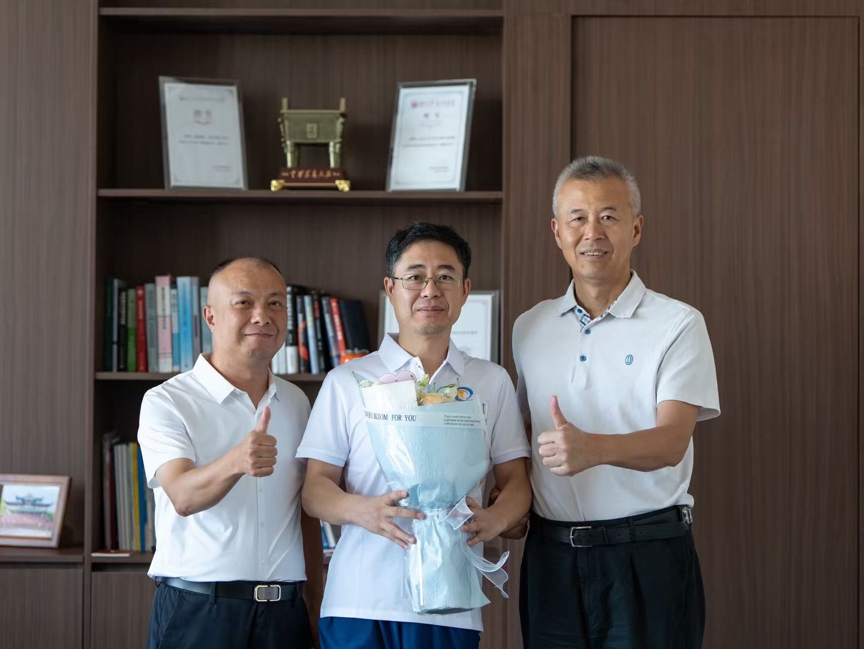湖南大學(xué)校友總會(huì)代表走訪中騰科技：慰問全國勞模宋小金博士，傳遞母校關(guān)懷